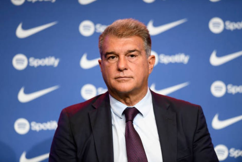 Barca đang bán nhiều cầu thủ để cân đối tài chính.